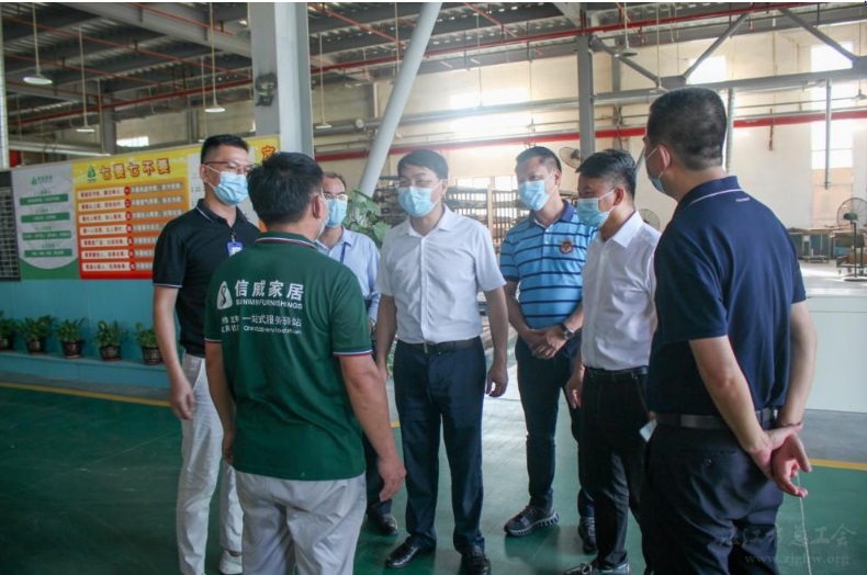 湛江市人大副主任、總工會主席李更盛率隊(duì)到信威集團(tuán)開展勞模慰問活動